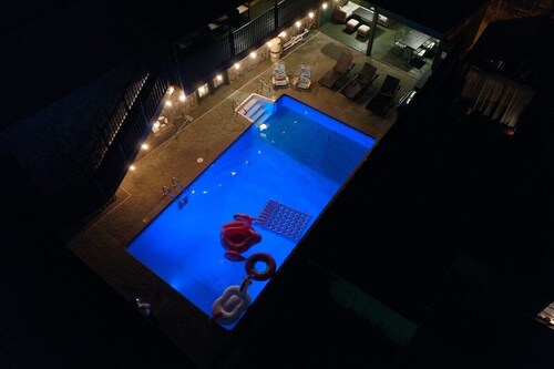 4BR Mountain Retreat • Pool • Ride to Trails - 4BR Mountain Retreat • Pool • Ride to Trails