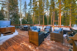 Outdoor dining - Vista Ridge on Peak 7 | Beautiful, Spacious Backyard with Private Hot Tub, Patio & Grill (Breckenridge)