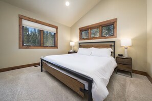 3 soverom, skrivebord, strykejern/-brett og wi-fi (inkludert)