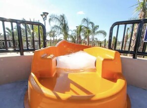 Tina de hidromasaje al aire libre