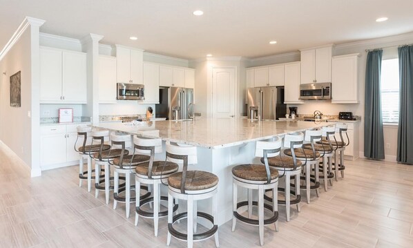 雪櫃、微波爐、焗爐、爐具