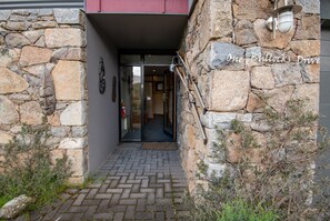 مدخل المنشأة