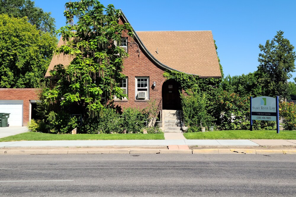 Newly remodeled top level 2 bedroom 1.5 bathroom entire apartment