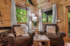 Smart TV, fireplace, video games - 🍁 BTS special!  🌲 hot tub 🍁 game room, 3 lvls ⭐️ (Sevierville)