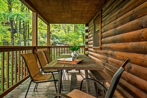Outdoor dining - 🍁 BTS special!  🌲 hot tub 🍁 game room, 3 lvls ⭐️ (Sevierville)