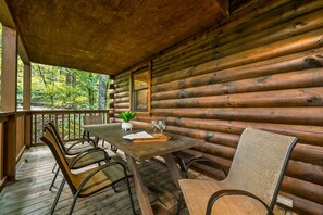 Outdoor dining - 🍁 BTS special!  🌲 hot tub 🍁 game room, 3 lvls ⭐️ (Sevierville)