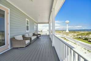 Terrace/patio - Just Peachy-Private Custom Home w/Pool 2 Min Walk to the Beach! (Navarre)