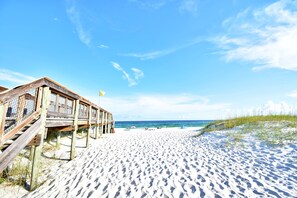 Beach - Just Peachy-Private Custom Home w/Pool 2 Min Walk to the Beach! (Navarre)