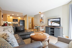 TV, caminetto, lettore DVD