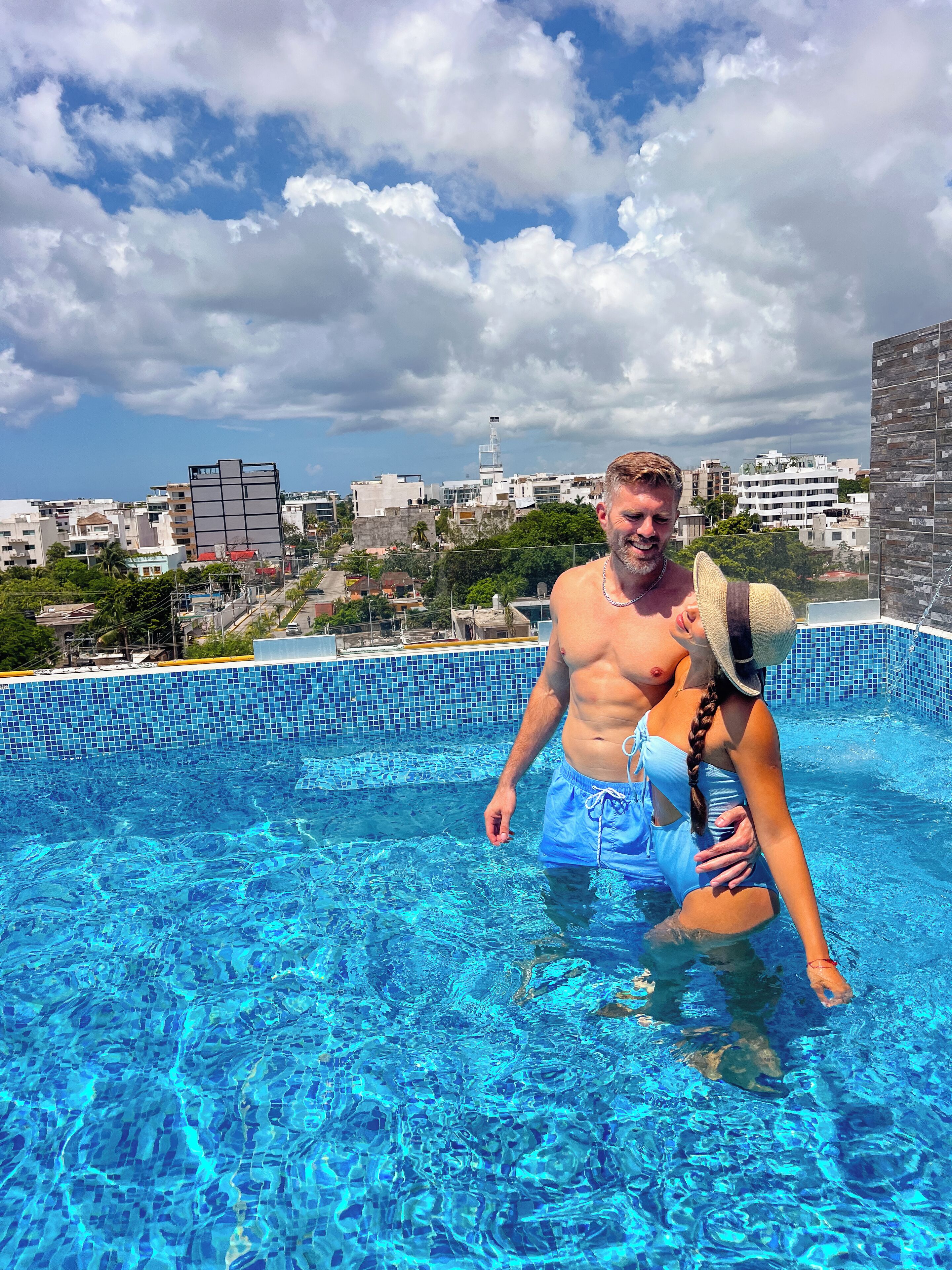 حمّام سباحة خارجي، مقاعد للتشمس