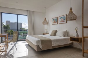 Premium-herbergi með tvíbreiðu rúmi - 1 stórt tvíbreitt rúm | Rúmföt af bestu gerð, dúnsængur, míníbar, öryggishólf í herbergi