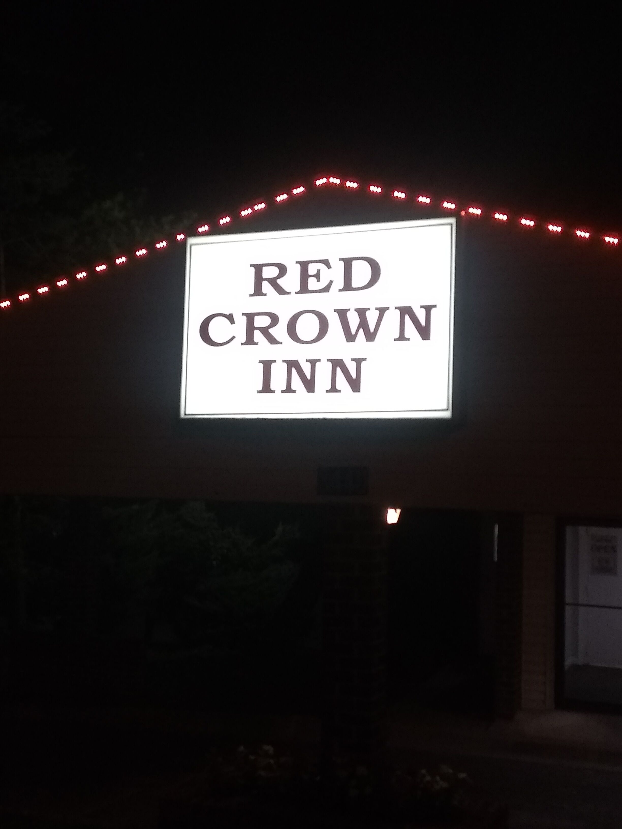 住宿正面 (夜晚)