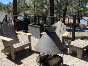 Terrace/patio - Chic home sleeps 9, has a hot tub, 3rd floor balcony, and EV Level 2 Charger (Flagstaff)