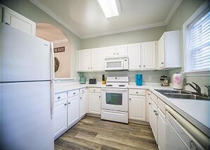 Condo, 2 Bedrooms | Private kitchen