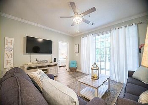 Condo, 2 Bedrooms | Living room