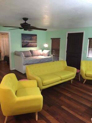 TV - Noble Cabin 6 on Lake LBJ (Kingsland)