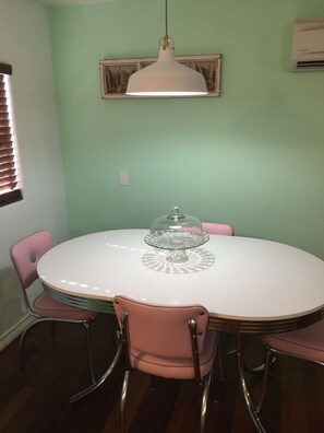 Dining - Noble Cabin 6 on Lake LBJ (Kingsland)