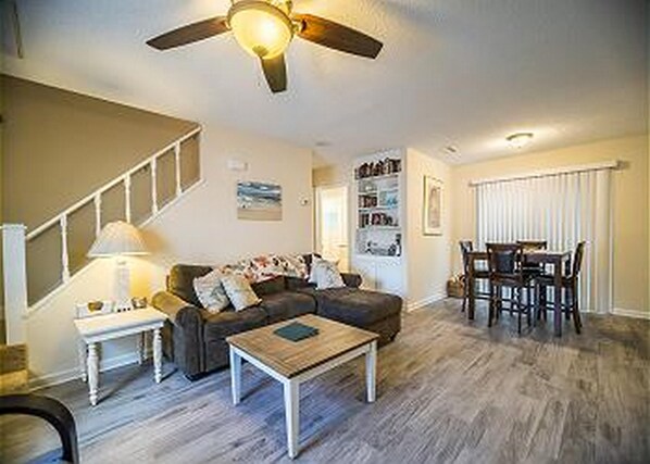 House, 3 Bedrooms | Living room