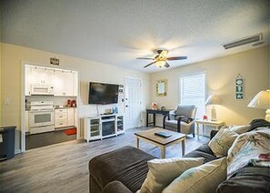 House, 3 Bedrooms | Living room