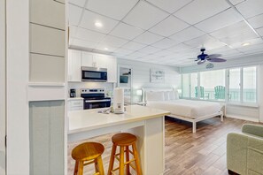 Iron/ironing board, Internet, bed sheets