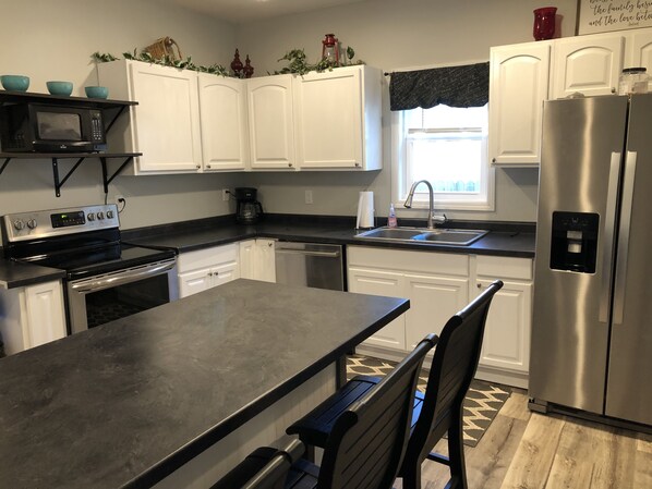 冰箱、微波炉、烤箱、炉灶