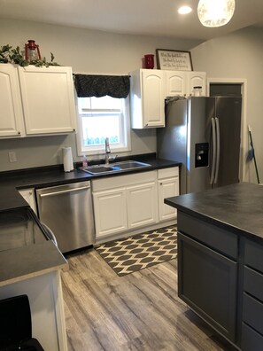 冰箱、微波炉、烤箱、炉灶