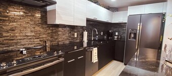 Glam 2 Bedroom - On Music Row - Guitar Pool - Sleeps 6