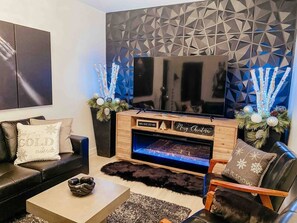 Smart TV, fireplace