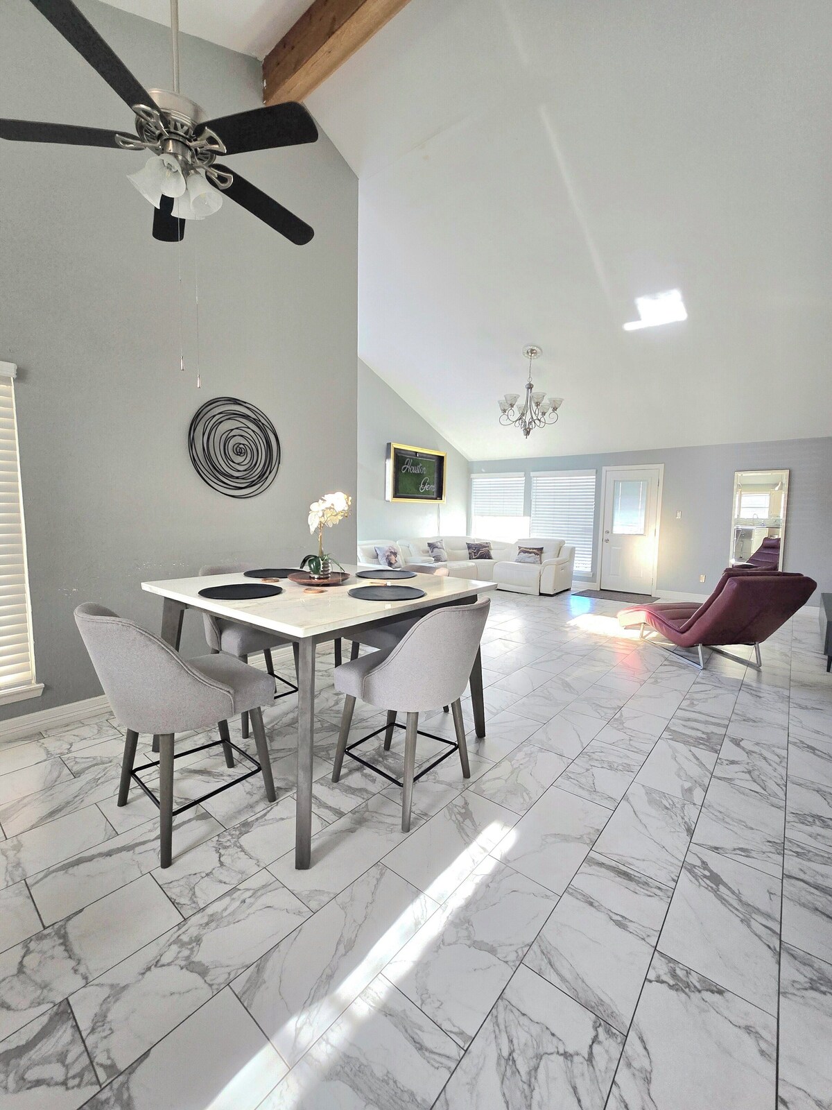 Photo 3 of 1976HoustonGem Luminous PvTPool & HotTub DT20mins for LRG Families 6Beds / 2Bath