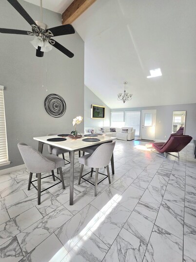 HoustonGem Private Pool+Hot Tub 20 Min to DT