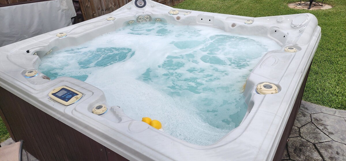 Photo 14 of 1976HoustonGem Luminous PvTPool & HotTub DT20mins for LRG Families 6Beds / 2Bath