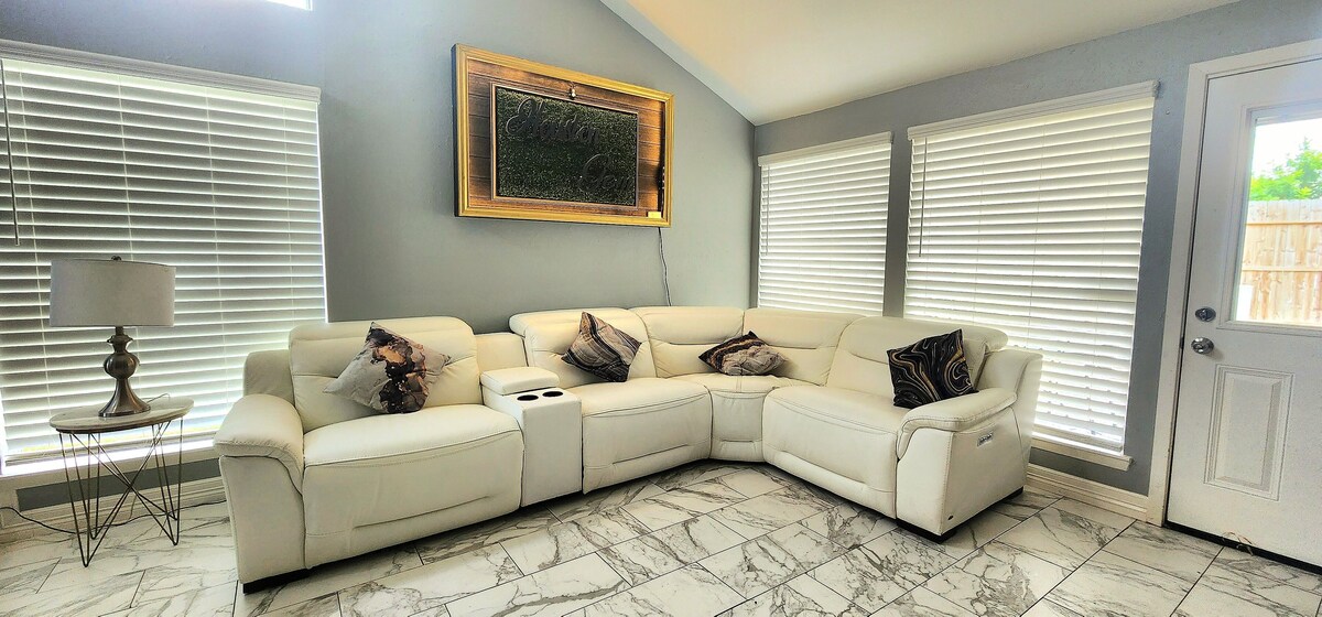 Photo 9 of 1976HoustonGem Luminous PvTPool & HotTub DT20mins for LRG Families 6Beds / 2Bath