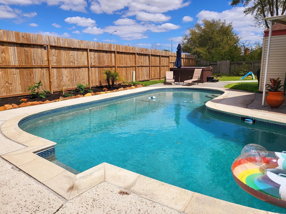 Photo 19 of 1976HoustonGem Luminous PvTPool & HotTub DT20mins for LRG Families 6Beds / 2Bath