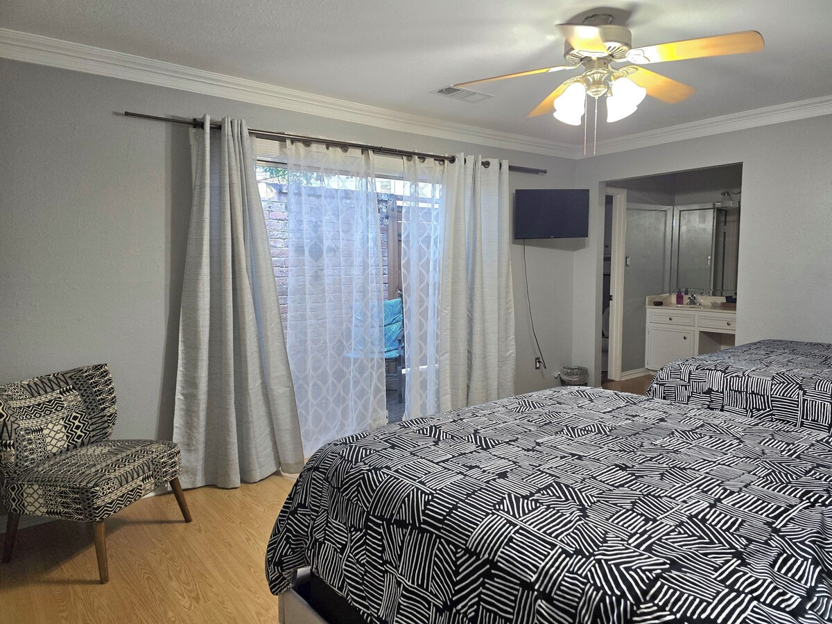Photo 12 of 1976HoustonGem Luminous PvTPool & HotTub DT20mins for LRG Families 6Beds / 2Bath