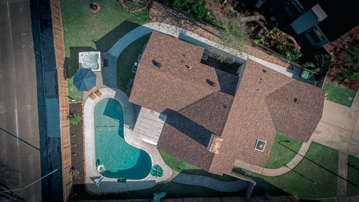 Photo 29 of 1976HoustonGem Luminous PvTPool & HotTub DT20mins for LRG Families 6Beds / 2Bath