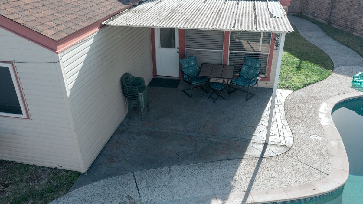 Photo 36 of 1976HoustonGem Luminous PvTPool & HotTub DT20mins for LRG Families 6Beds / 2Bath