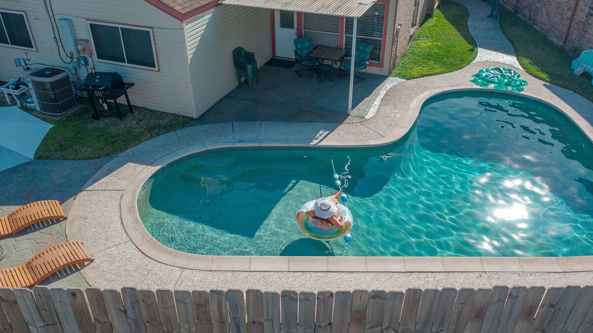 1976HoustonGem Luminous PvTPool & HotTub DT20mins for LRG Families 6Beds / 2Bath