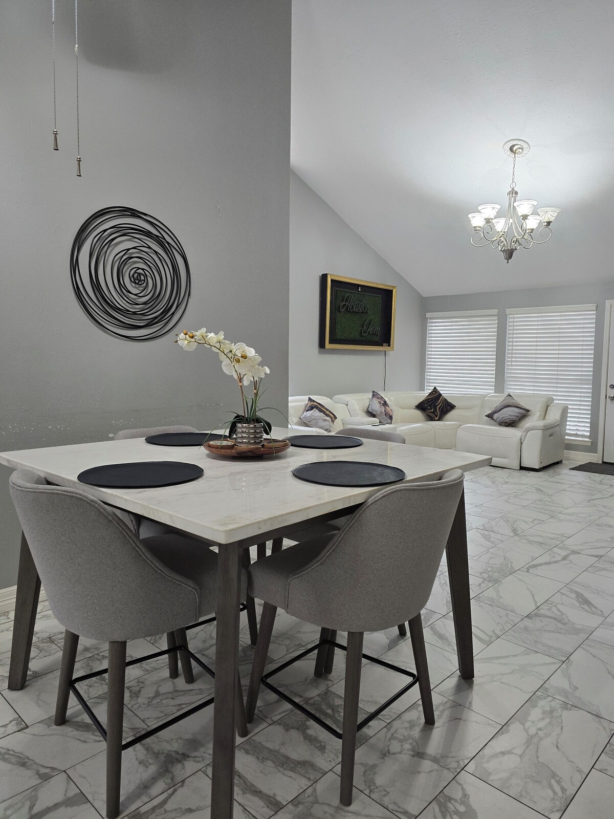 Photo 6 of 1976HoustonGem Luminous PvTPool & HotTub DT20mins for LRG Families 6Beds / 2Bath