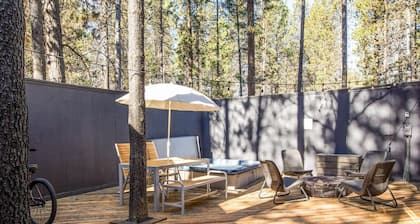 Private Hot Tub and Bikes! Great Location!