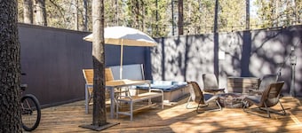 Private Hot Tub and Bikes! Great Location!
