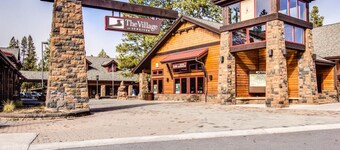 Private Hot Tub and Bikes! Great Location!