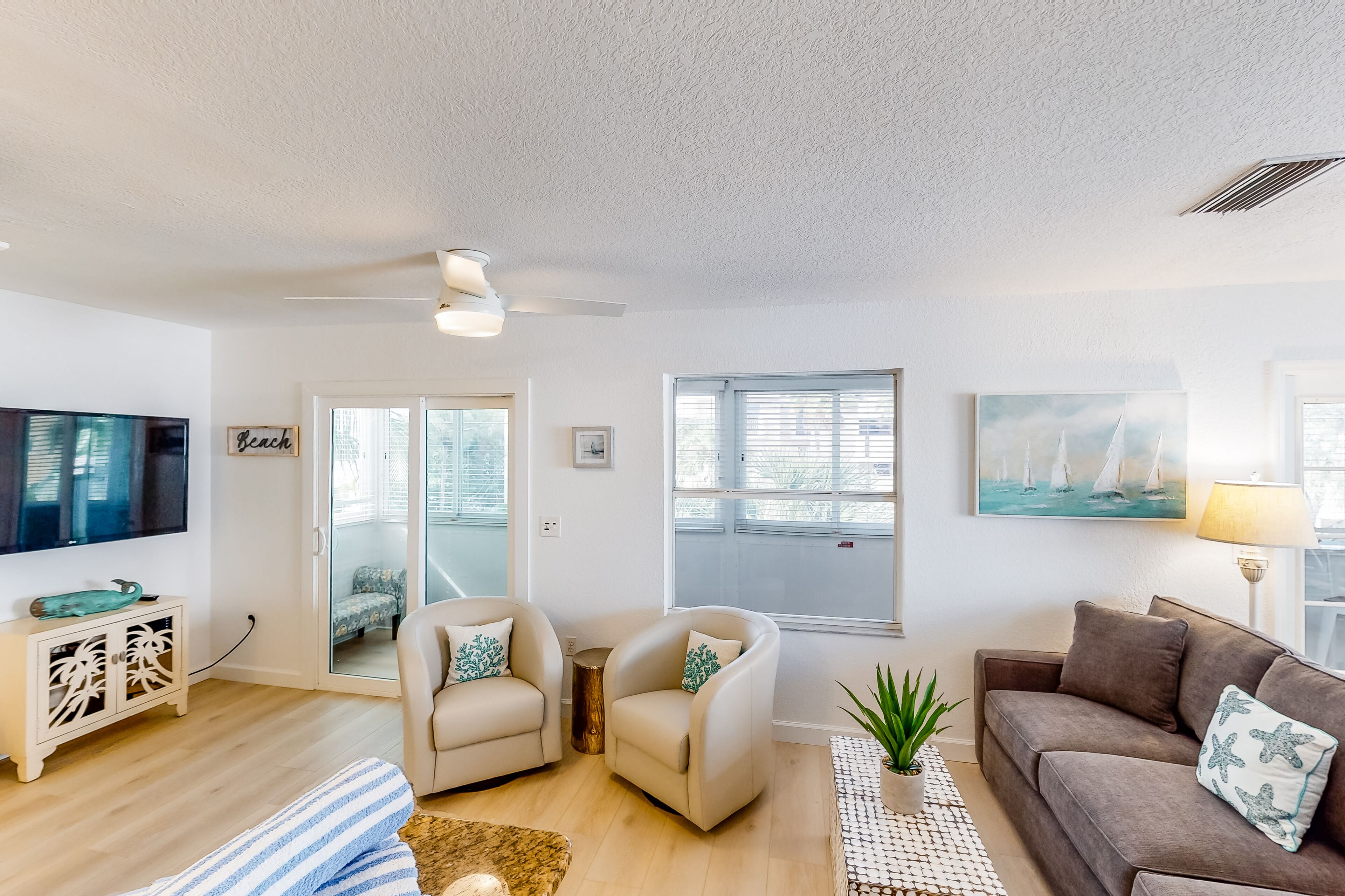 Dog-friendly duplex with high-speed WiFi and central AC - snowbird friendly!