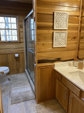 Ensemble douche/baignoire, sèche-cheveux, serviettes fournies, savon