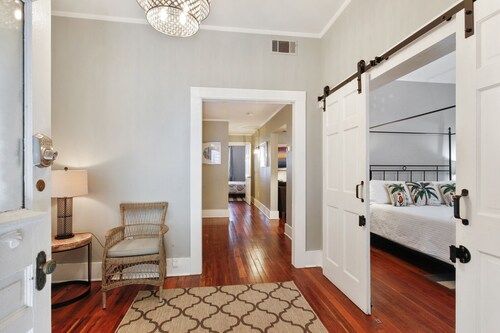 Historic Savannah Garden Apartment on Jones Street