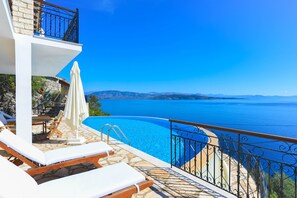 Pool - House on the Rocks: Stunning views, Luxury, amazing private pool (Nissaki)
