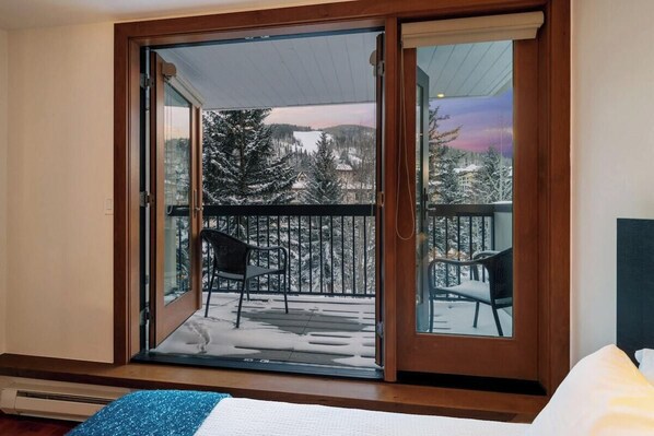 4 bedrooms, iron/ironing board, free WiFi, bed sheets - VB | Spacious 4 BR Condo in Lionshead - Amenities (Vail)