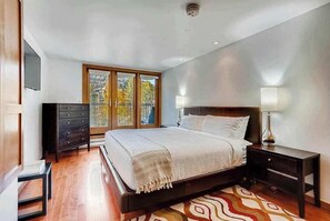 4 bedrooms, iron/ironing board, free WiFi, bed sheets - VB | Spacious 4 BR Condo in Lionshead - Amenities (Vail)