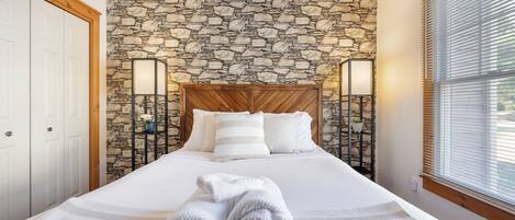 3 bedrooms, iron/ironing board, travel cot, free WiFi