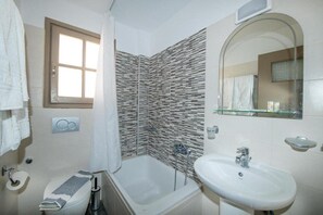 Bathroom - Enjoy Villas (Santorini)