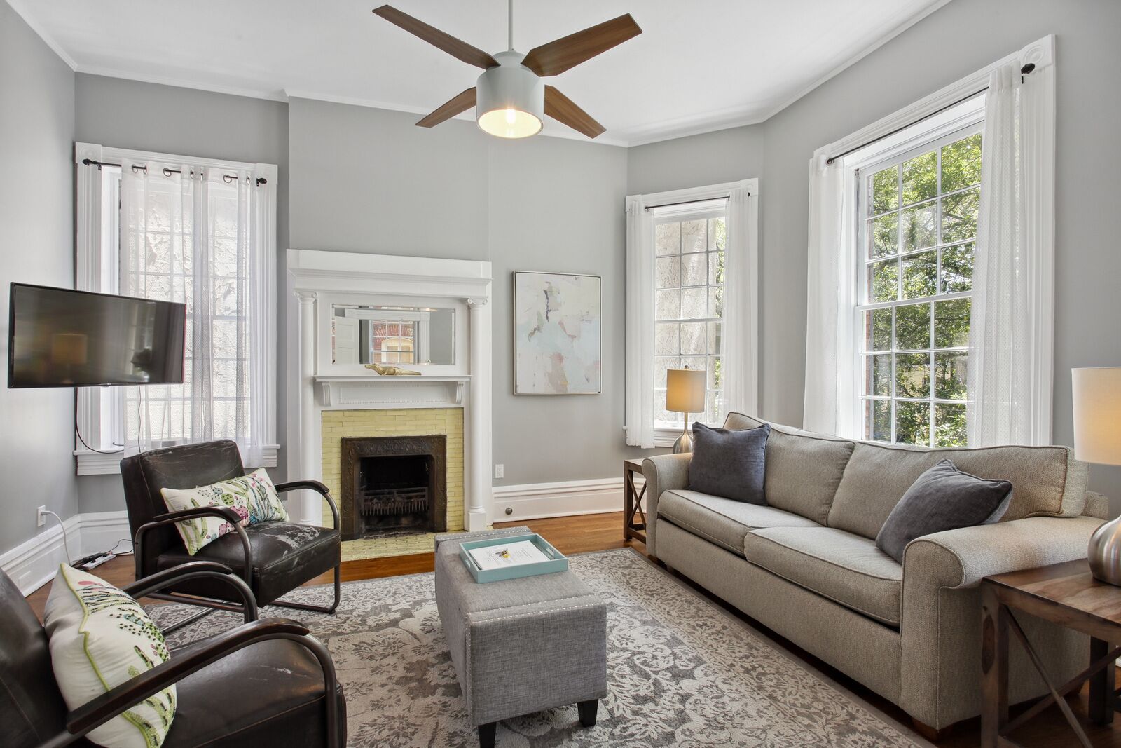 Renovated Jones Street Parlor Apt +Private Parking